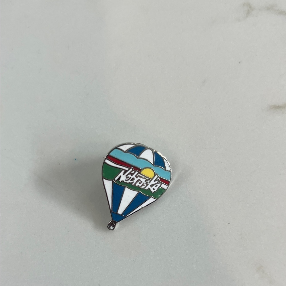 Nebraska Hot Air Balloon Pin - Picture 1 of 3